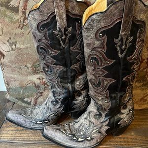 Women's western boots. Worn once. Too narrow